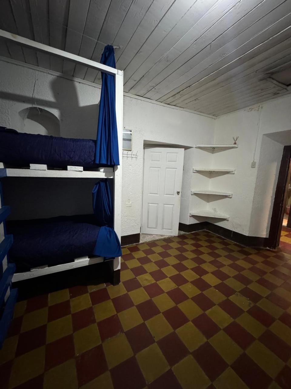 Kamazoztz Hostel And Travel أنتيغوا غواتيمالا المظهر الخارجي الصورة