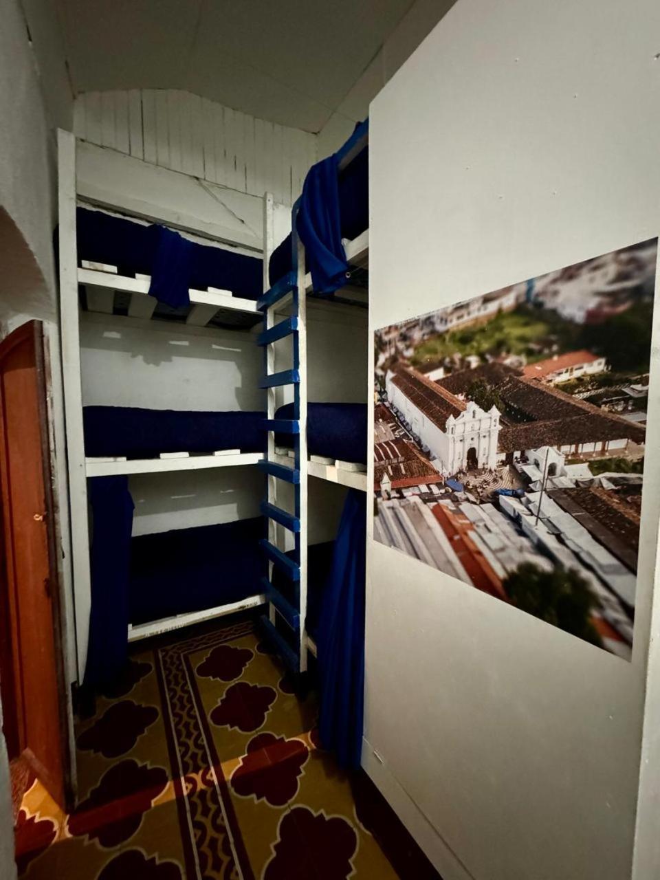 Kamazoztz Hostel And Travel أنتيغوا غواتيمالا المظهر الخارجي الصورة